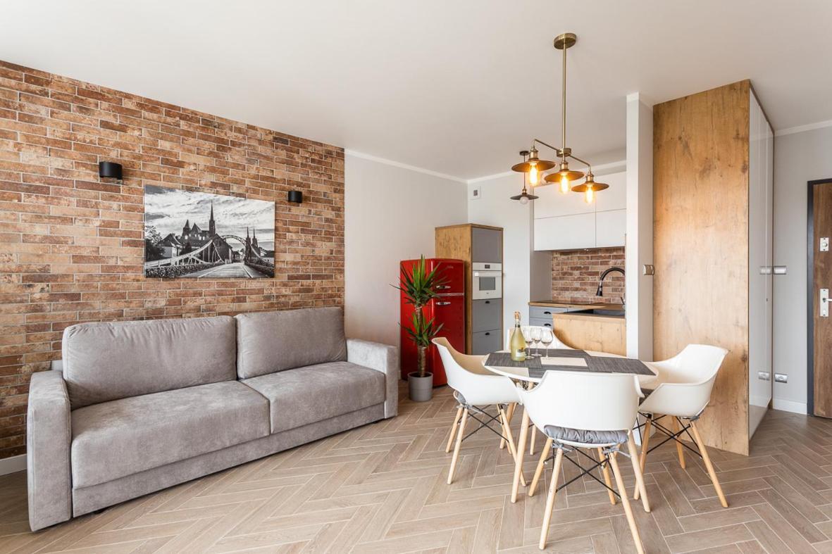 B&W Luxurious Apartment In The Center Of Вроцлав Екстер'єр фото